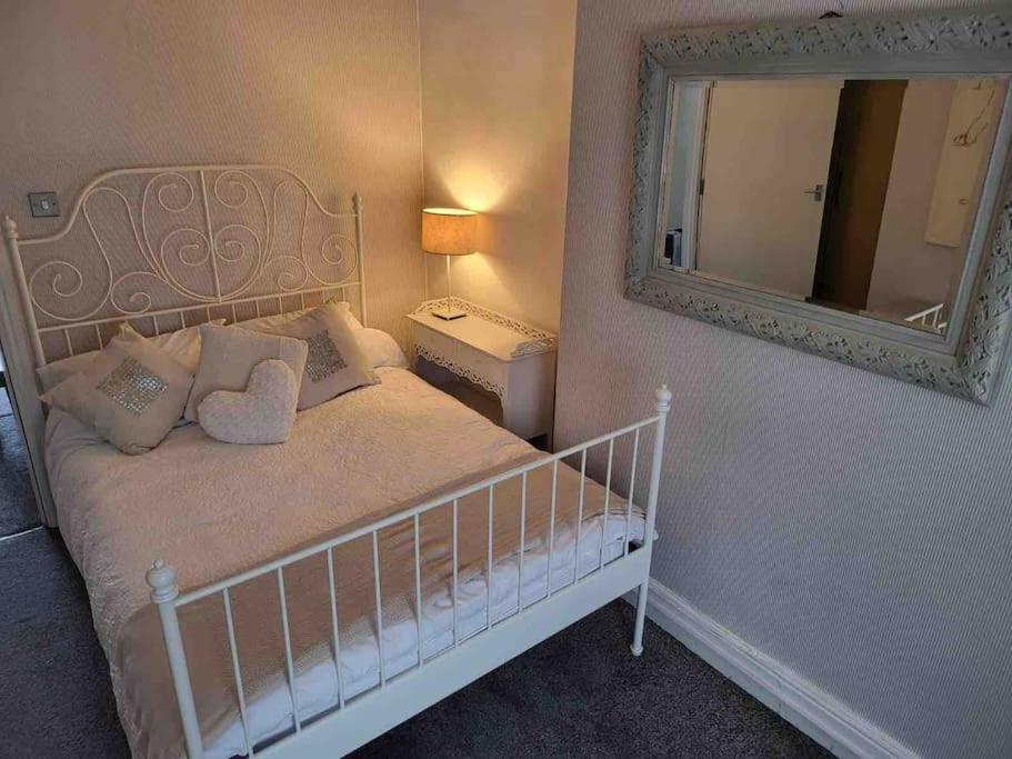 Willesden, Flat 2, A 1 Bedroom Flat Right In The Heart Of