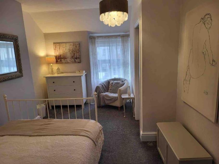 Willesden, Flat 2, A 1 Bedroom Flat Right In The Heart Of *