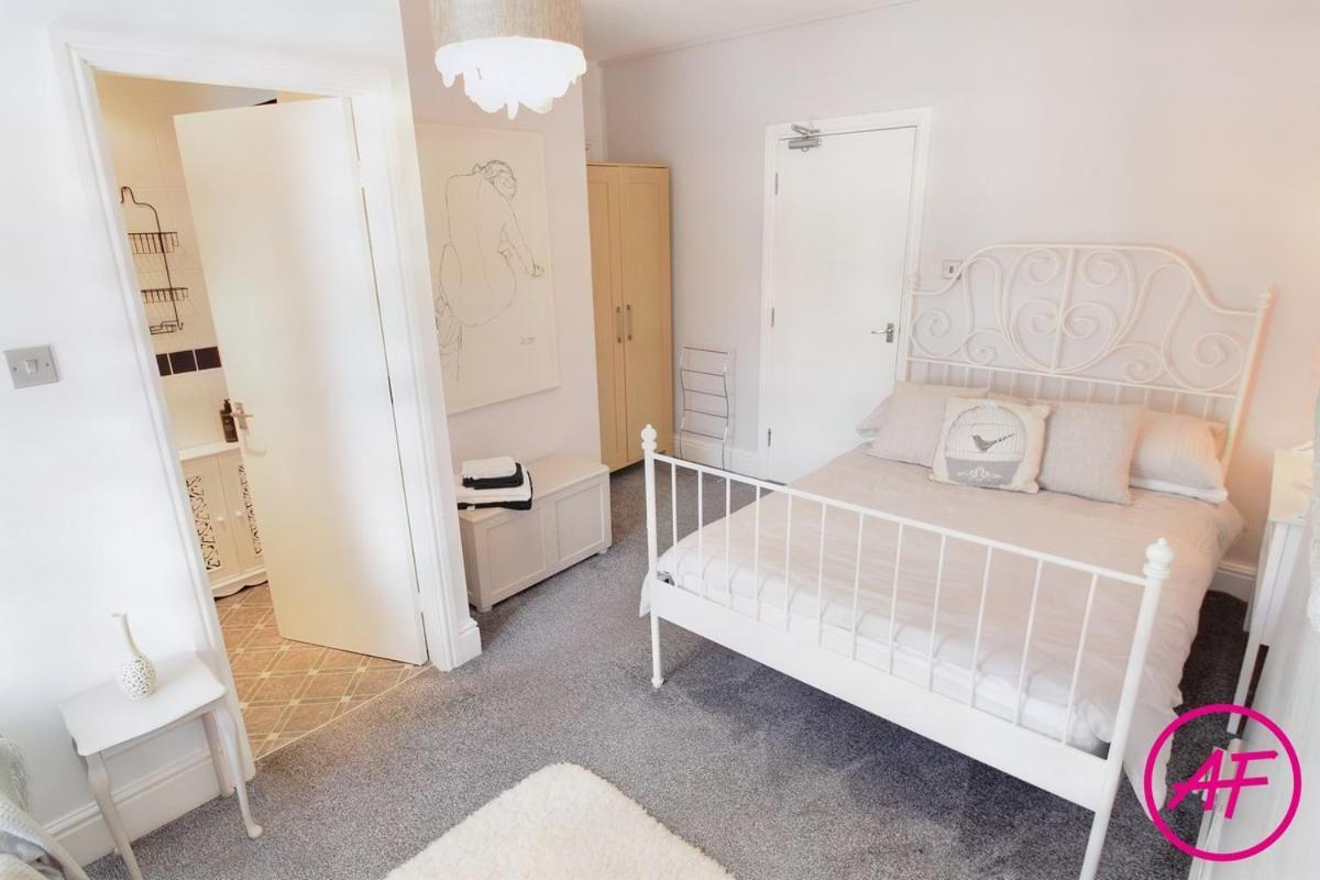 Willesden, Flat 2, A 1 Bedroom Flat Right In The Heart Of Apartment Llandudno