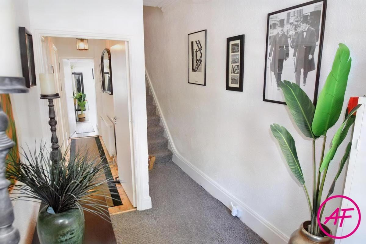 Willesden, Flat 2, A 1 Bedroom Flat Right In The Heart Of